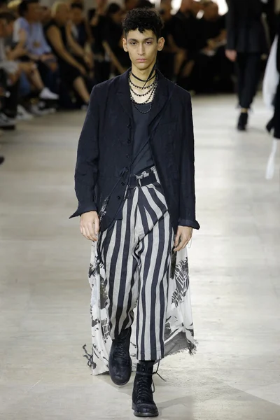 Look 27